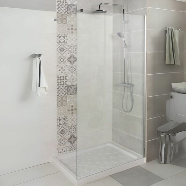 photo d'une paroi de douche dans une salle de bain