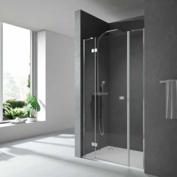 photo d'une paroi de douche fixe dans une salle de bain moderne