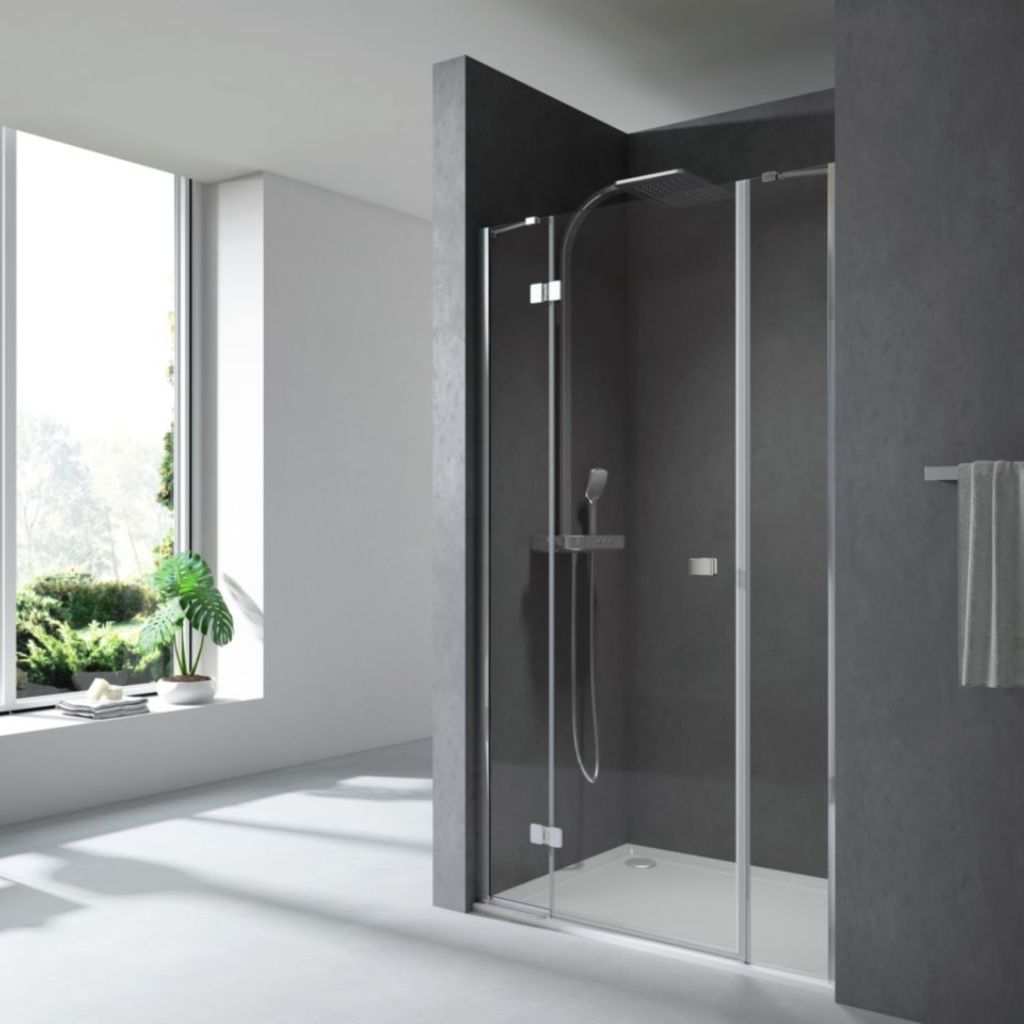photo d'une paroi de douche fixe dans une salle de bain moderne