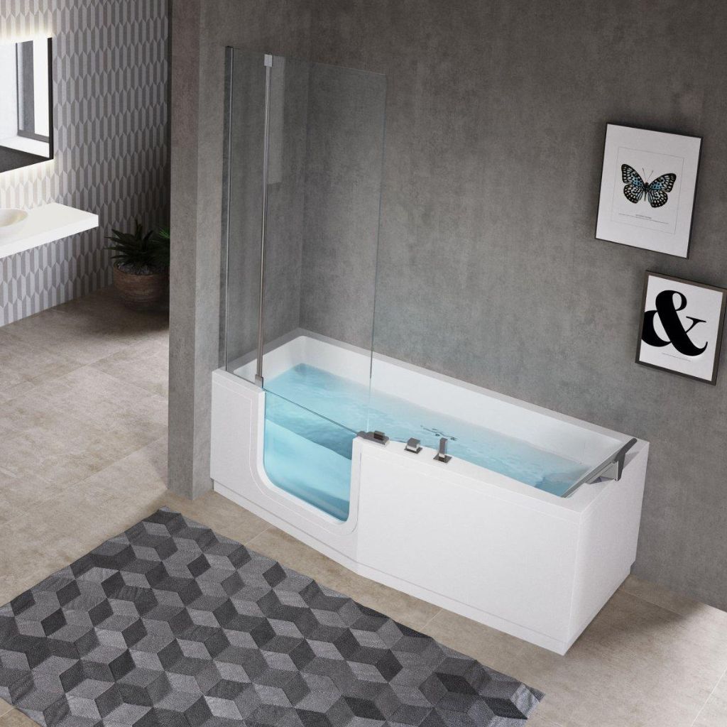 photo d'une baignoire avec un pare baignoire en verre